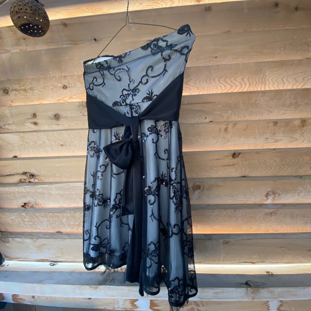 Nice cocktail’s dress prefect length high weist